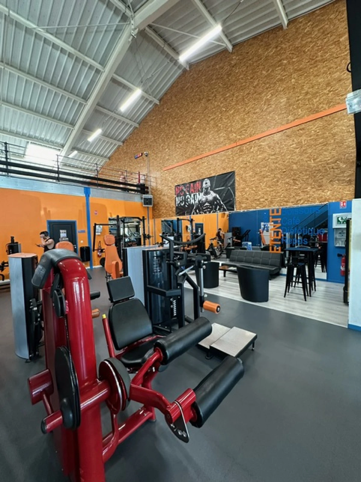 Fitness Maiche Club : Là où chaque séance d'entraînement devient une victoire personnelle.