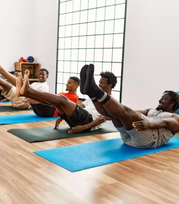 Le Sculpting est un cours collectif de renforcement musculaire ciblé, utilisant haltères, élastiques ou poids du corps pour tonifier l’ensemble du corps. Il allie endurance et intensité pour sculpter les muscles en profondeur.